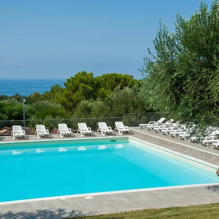 Green Village Holiday park 3*